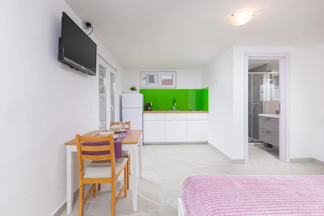 Studio Apartment Mali Medulin