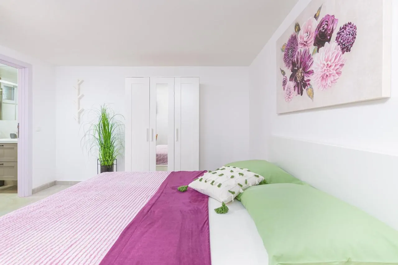 Studio Apartment Mali Medulin