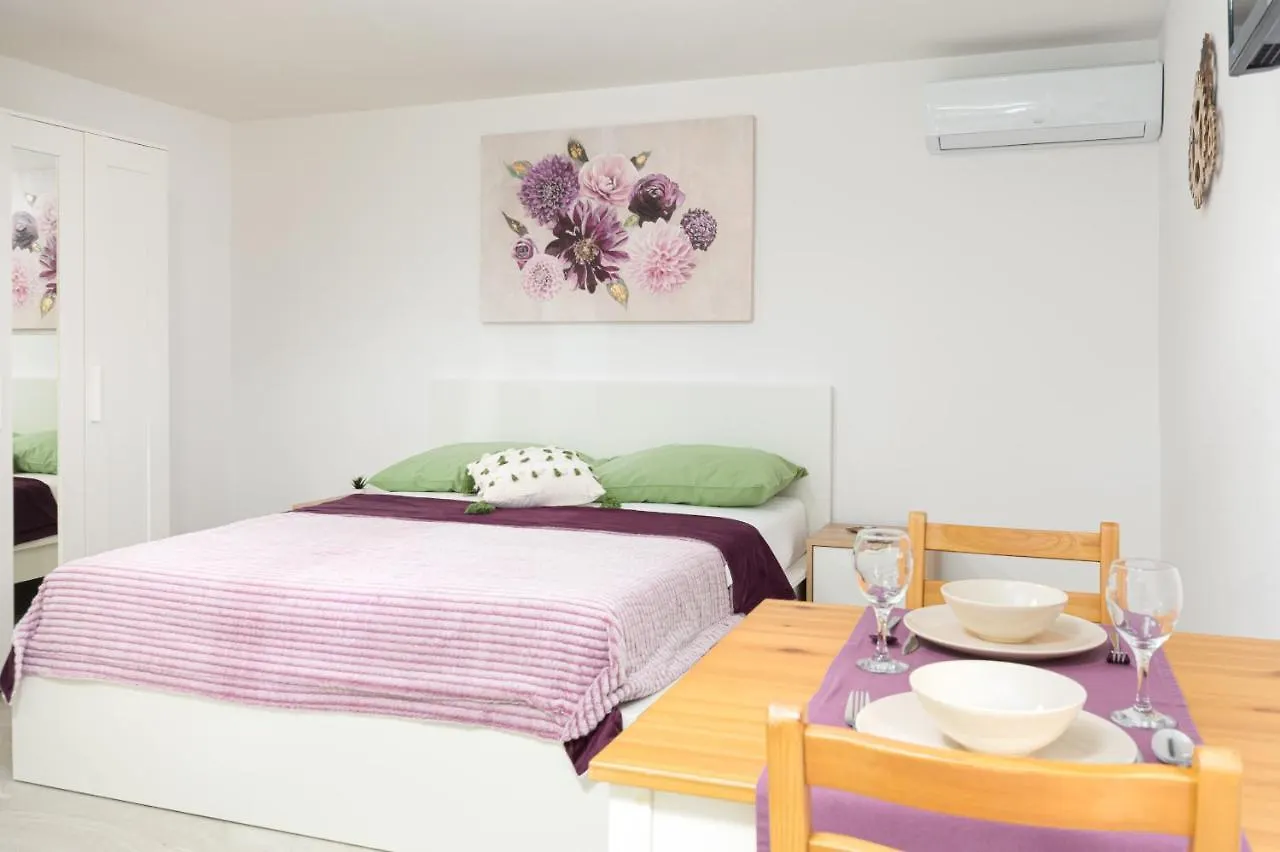 Studio Apartment Mali Medulin 0*,