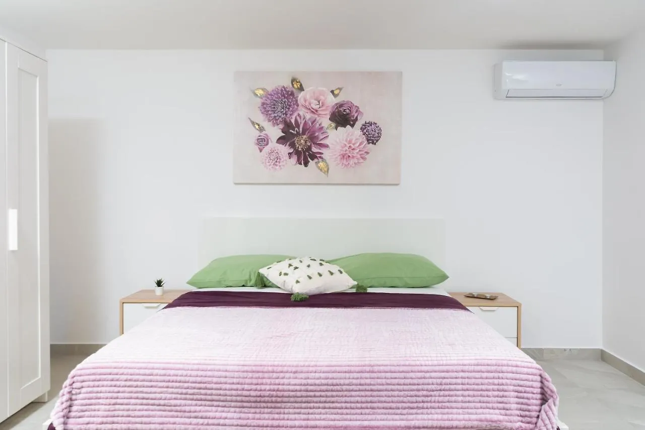 Studio Apartment Mali Medulin 0*,  Croatia