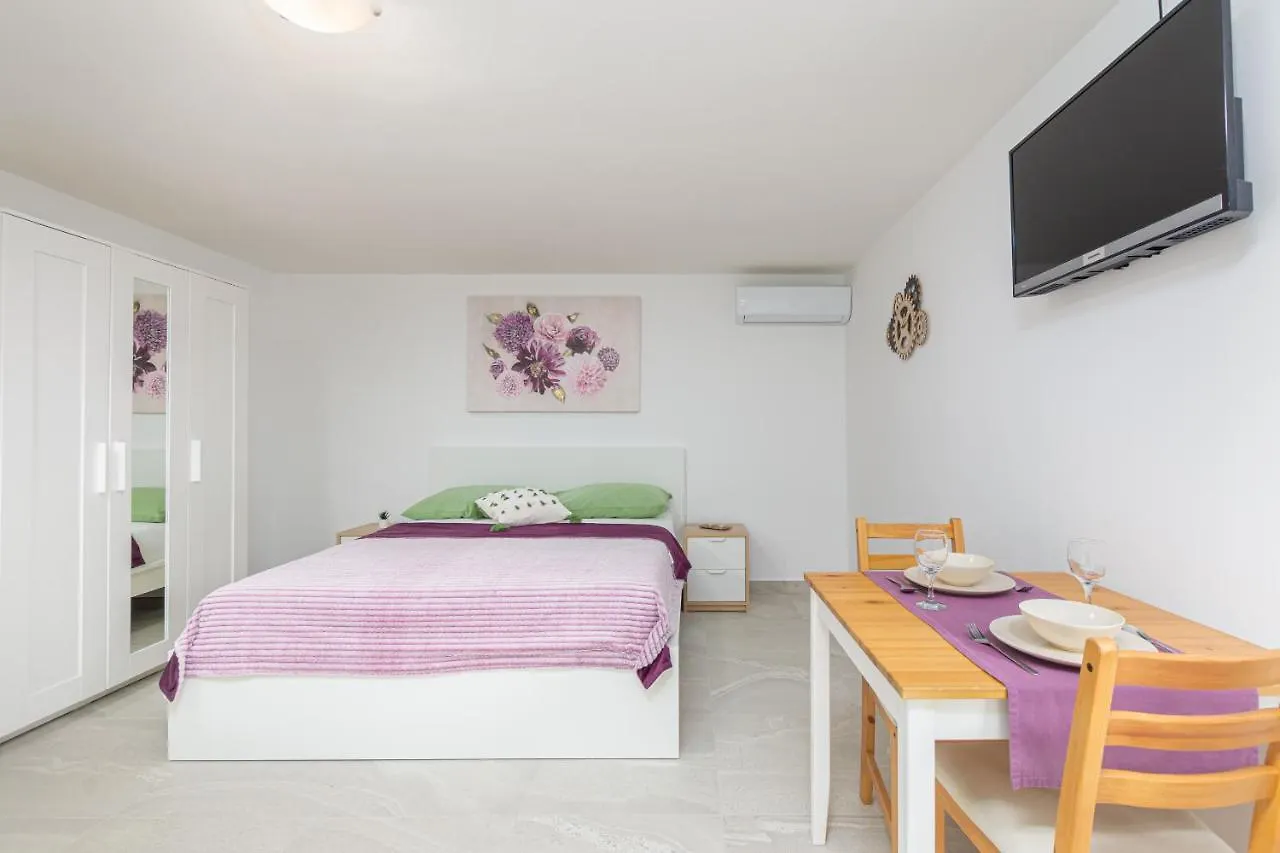 Studio Apartment Mali Medulin