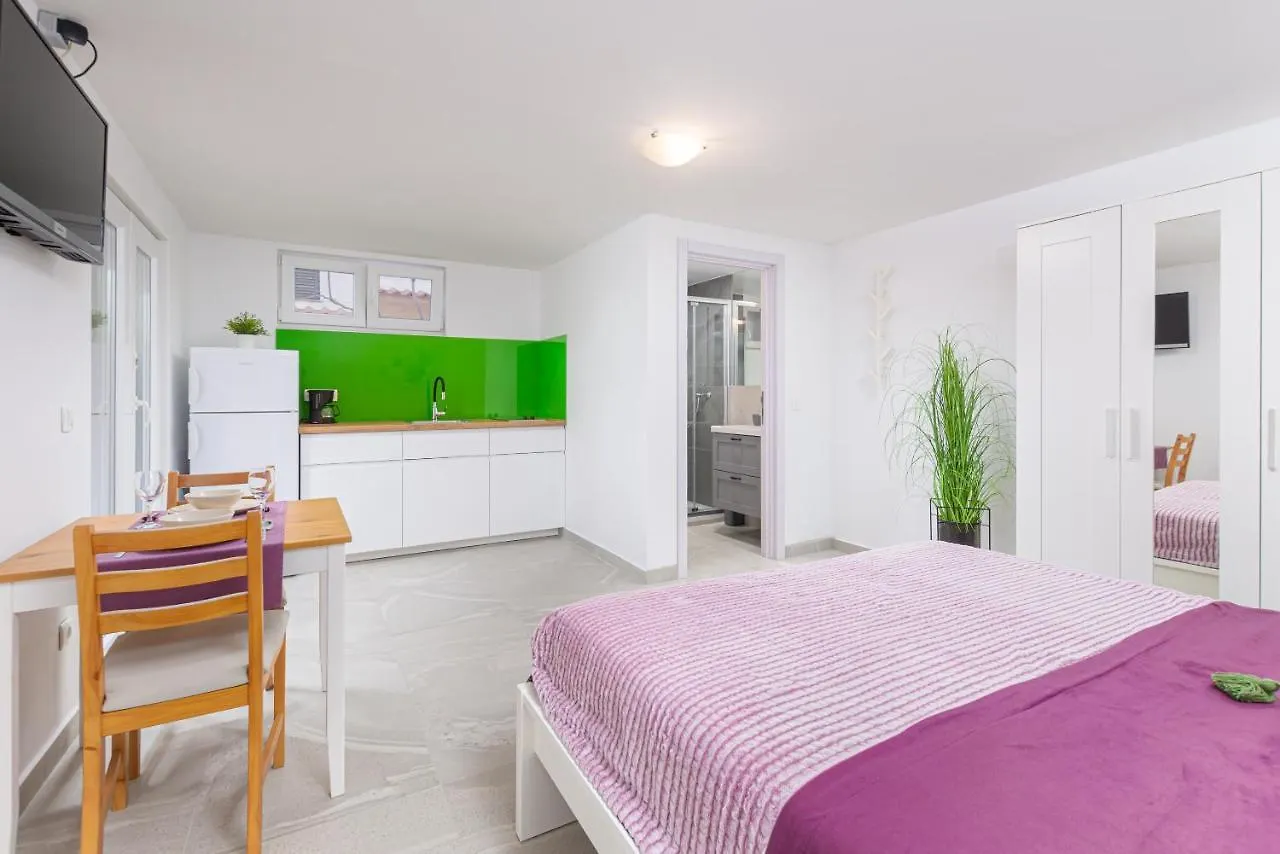 Studio Apartment Mali Medulin